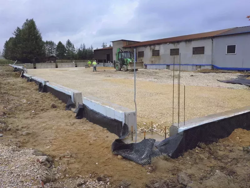 Budowa hali produkcyjno - magazynowej odlewni żeliwa z częścią socjalną w Częstochowie - zdjęcie 8