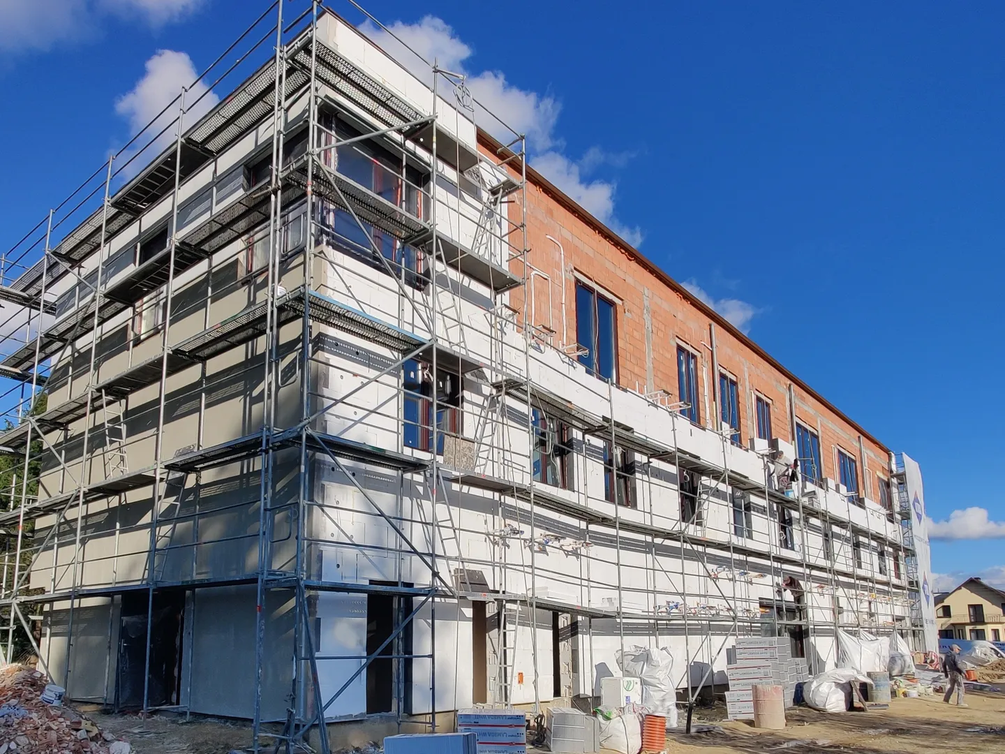 Ocieplenie budynku usługowo-mieszkalnego Częstochowa 1100m2